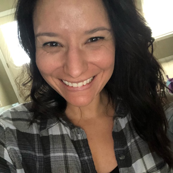 Meet your Posher, Angie - Picture 1 of 1